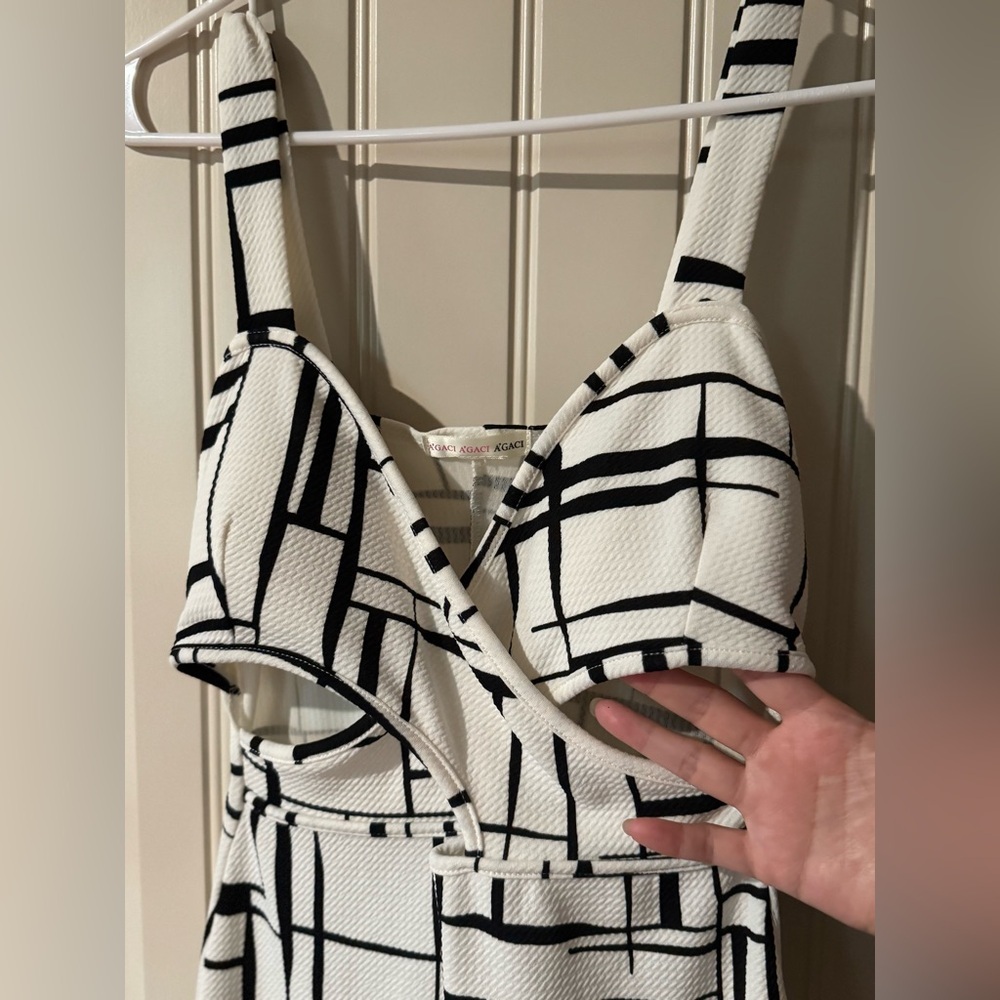 2/for $20 🪩 A’GACI Women’s Bodycon Abstract Cut-Out V-Neck Dress (Size Medium) - Picture 5 of 8